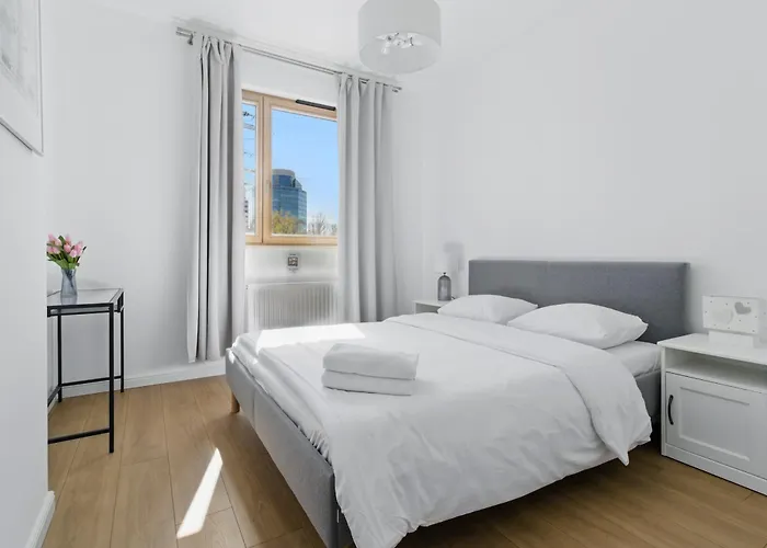 Lumina Stylish Near The Railway Station *