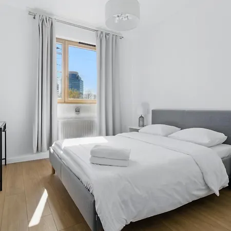 Lumina Stylish Near The Railway Station *