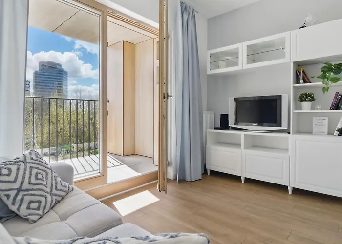 Lumina Stylish Near The Railway Station 아파트